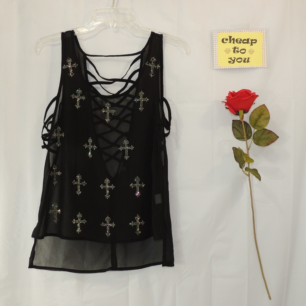 CHARLOTTE RUSSE TOP. SIZE SMALL